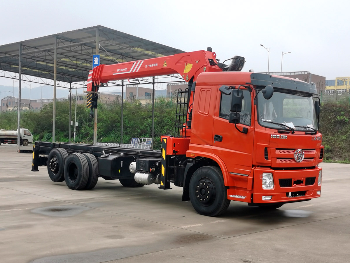 三環(huán)T280昊龍駕駛室氣囊橋上裝三一12噸直臂式吊機(jī)