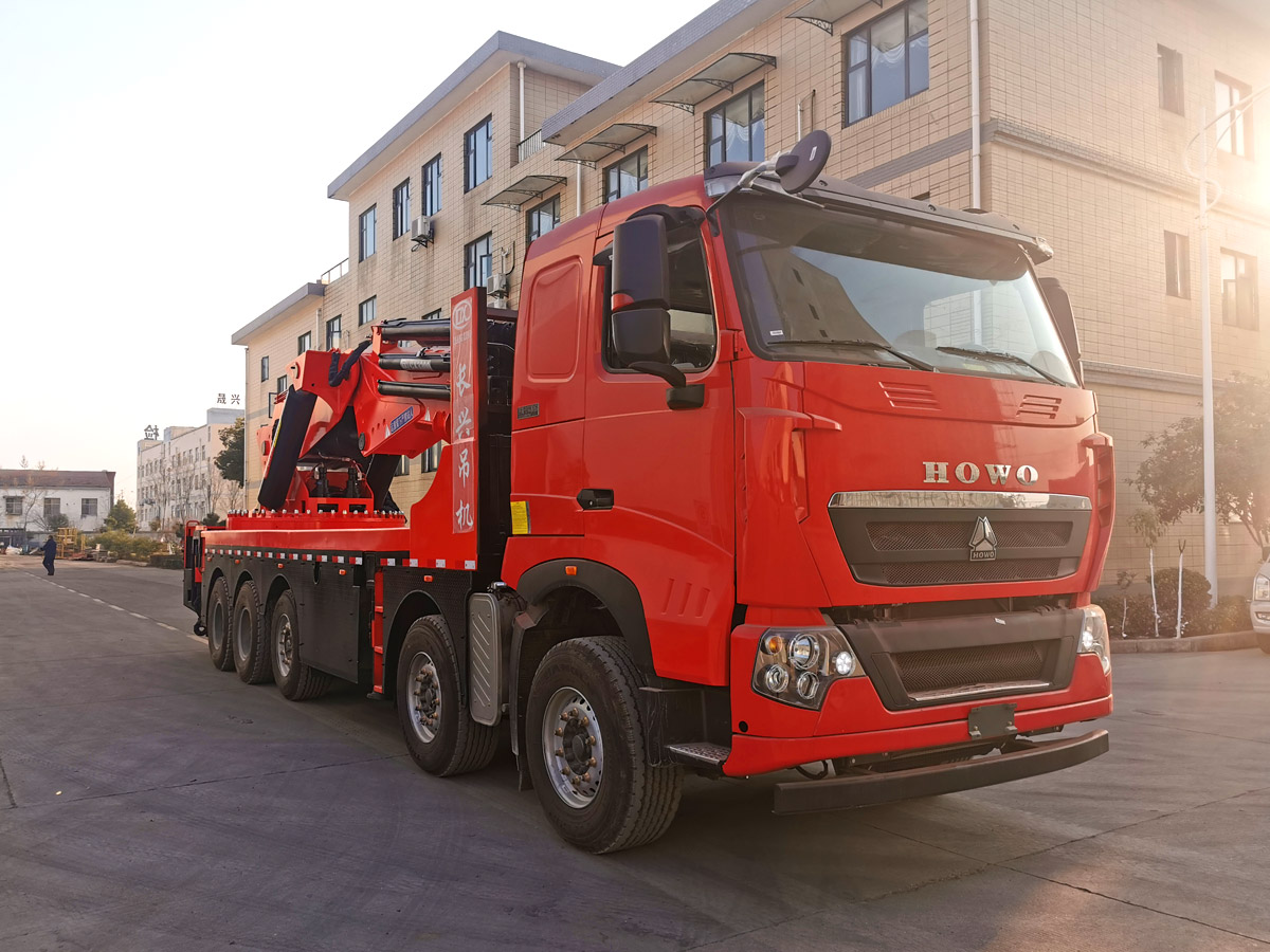 重汽豪沃五軸上裝長(zhǎng)興83噸汽車(chē)起重機(jī)