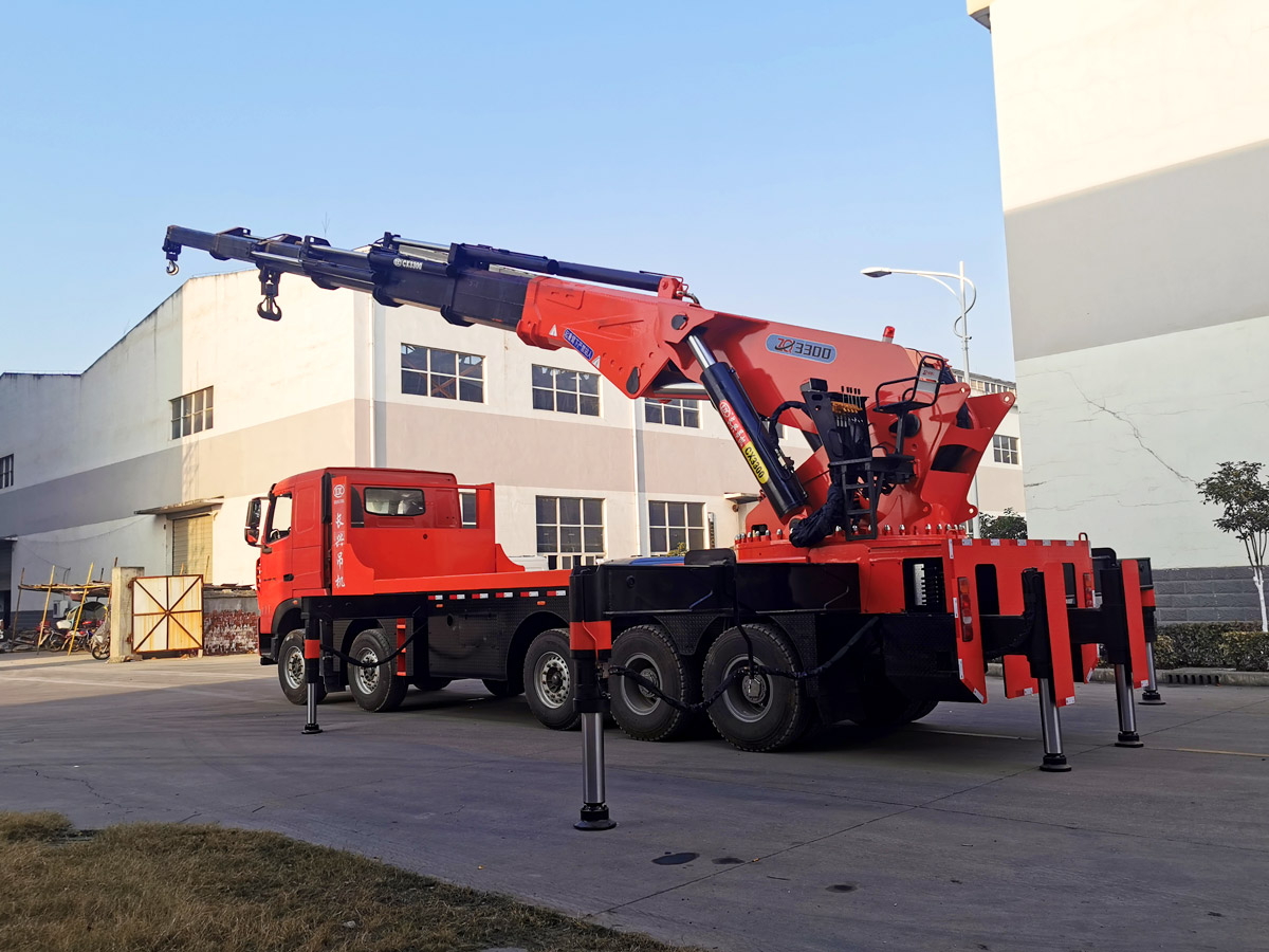 重汽豪沃五軸上裝長(zhǎng)興83噸汽車(chē)起重機(jī)