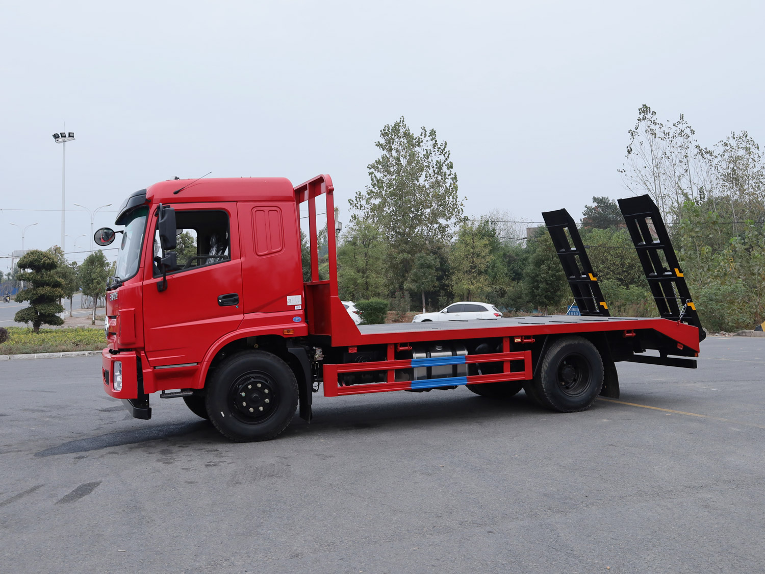 三環(huán)昊龍排半平板運(yùn)輸車