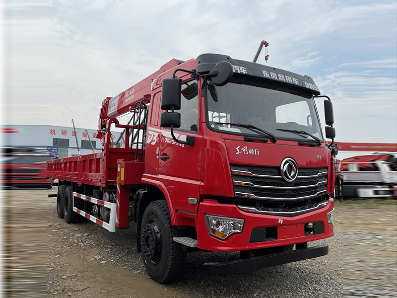 東風(fēng)D3后八輪徐工12噸隨車(chē)吊